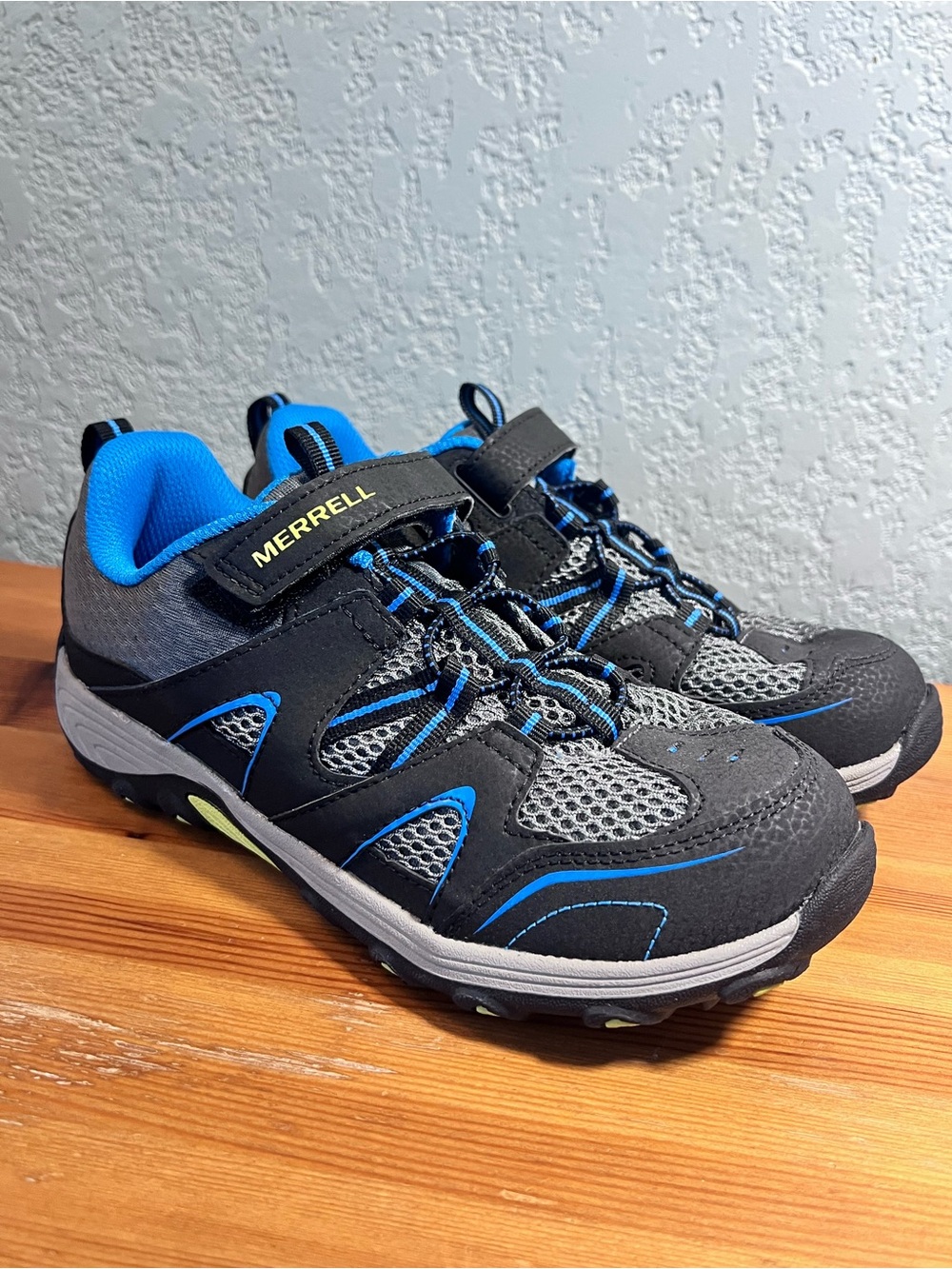 Merrell - Big Kids Sz 4.5 Trail Sneakers, Low Rise Hiking Shoes / Boots